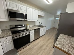 1325 N Main St, Melbourne, AR 72556