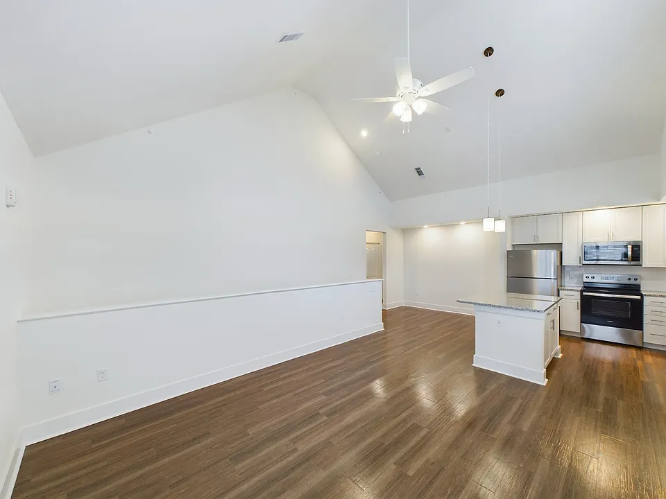 520 Arsdale Ave #30-203