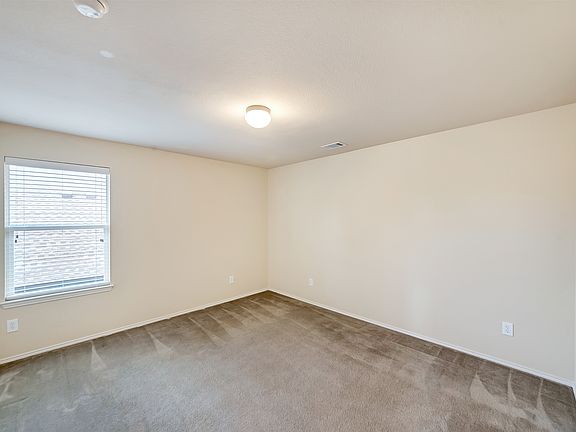 Another nice sized bedroom #4