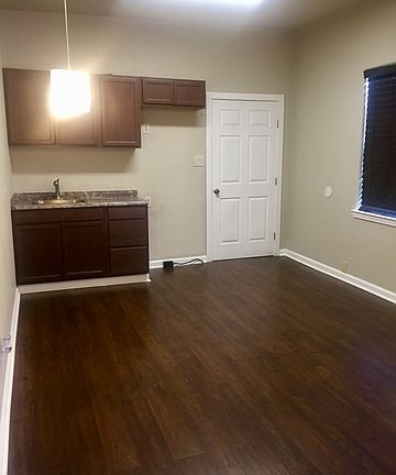 3rd image of 2003 S San Jacinto St #2003