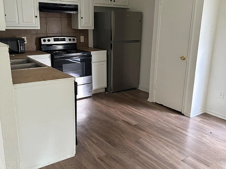 Colony Loop Dr — Photo 2