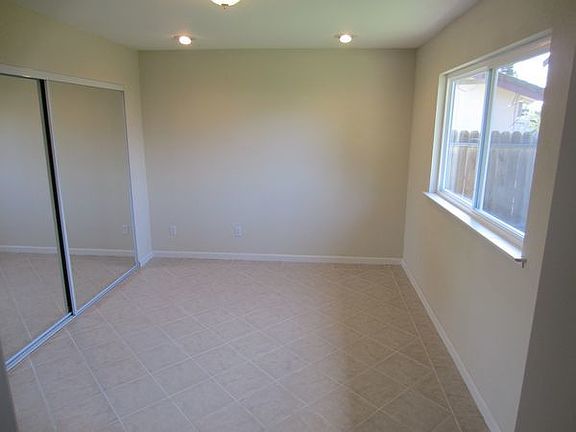 3rd image of 4112 Galbrath Dr