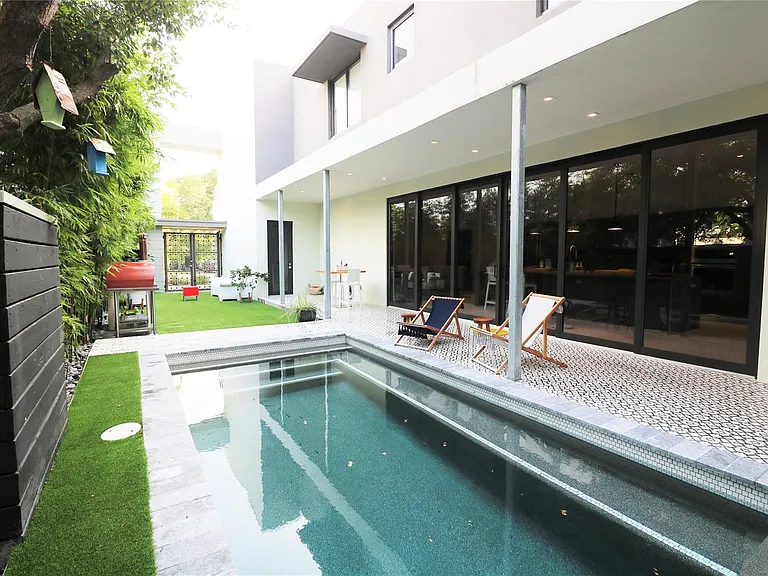 617 SW 10th St — Photo 30