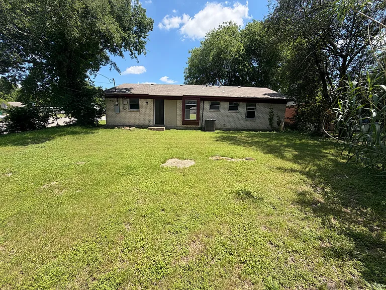 3901 Hiland Dr — Photo 11