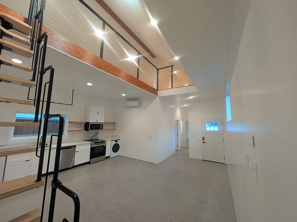 288 Knox St #B105