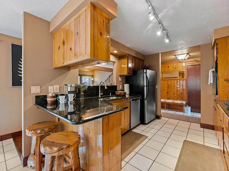 18087 E Butte Ln — Photo 6
