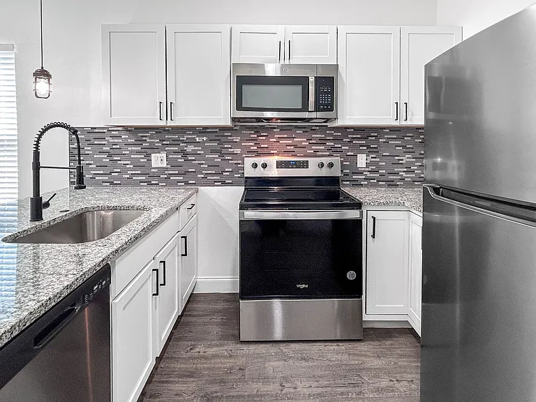 438 Gulf St — Photo 5