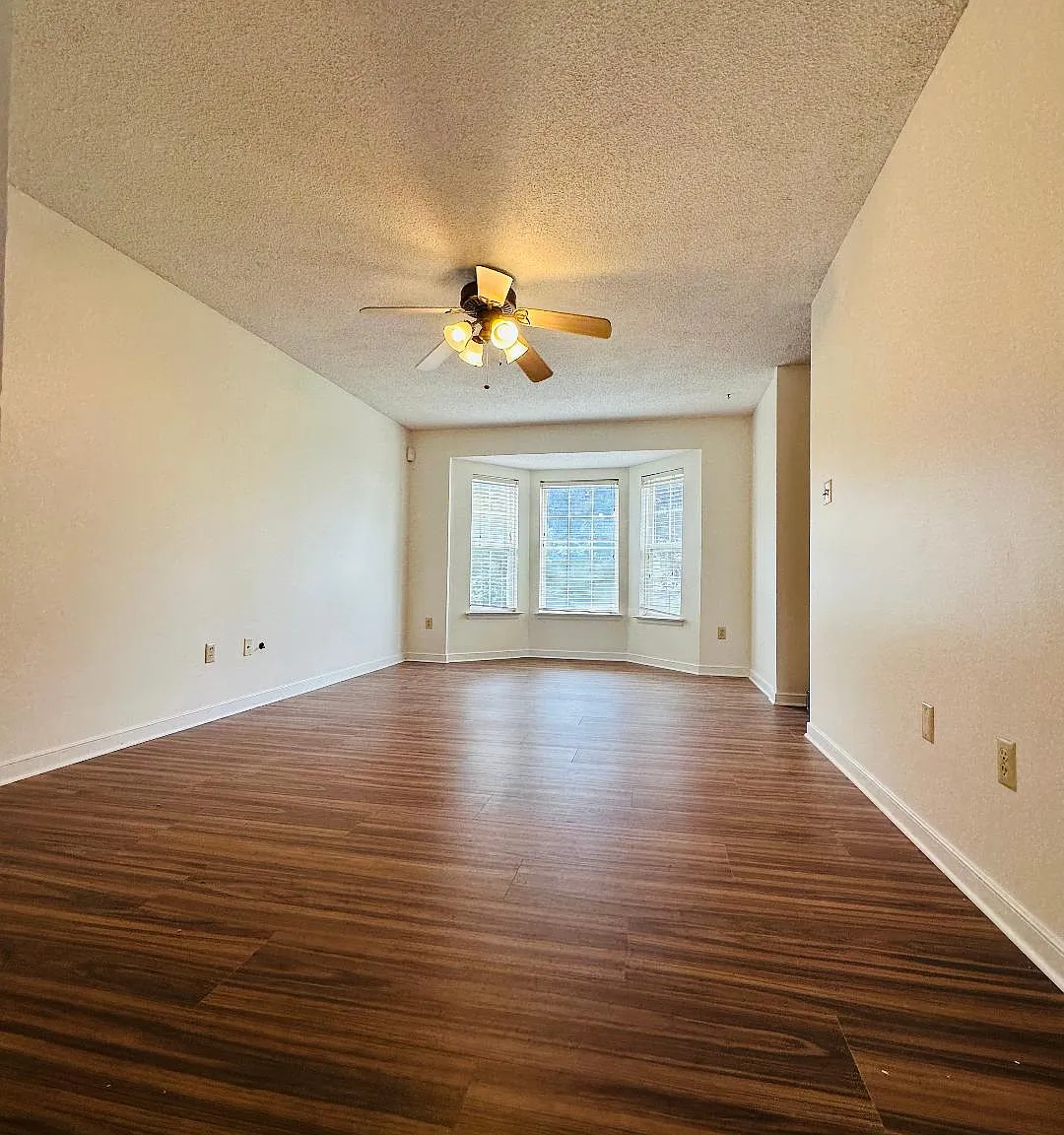 4 bed, 2.5 bath, 1974 sqft, $2,450 — Photo 2