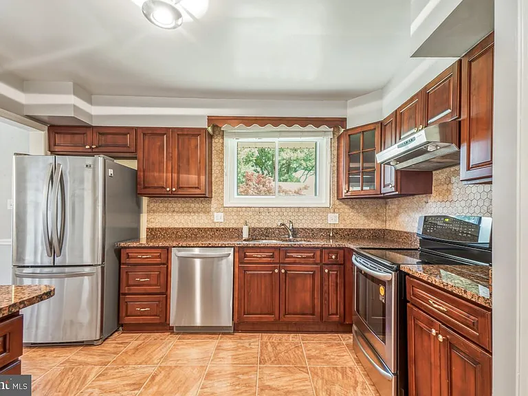500 Derrydown Ln — Photo 20