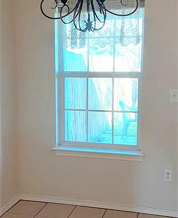 2nd image of 905 Sloan St #909