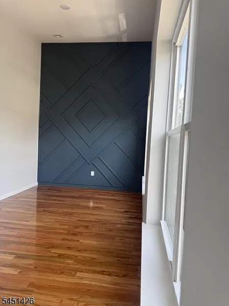 3 bed, 3.0 bath, 1442 sqft, $3,400 — Photo 2