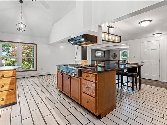 3rd image of 231 Howland Hill Rd