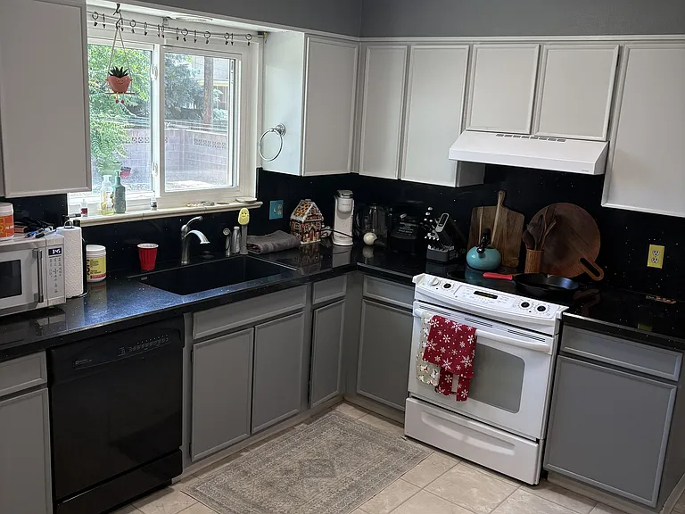 8 Yale Ave — Photo 4
