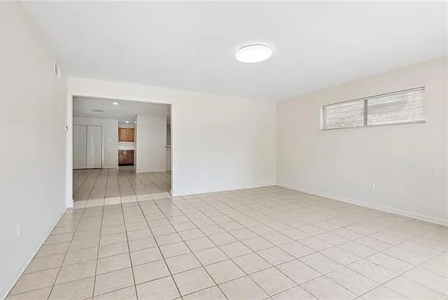 3 bed, 2.0 bath, 1835 sqft, $2,300 — Photo 2