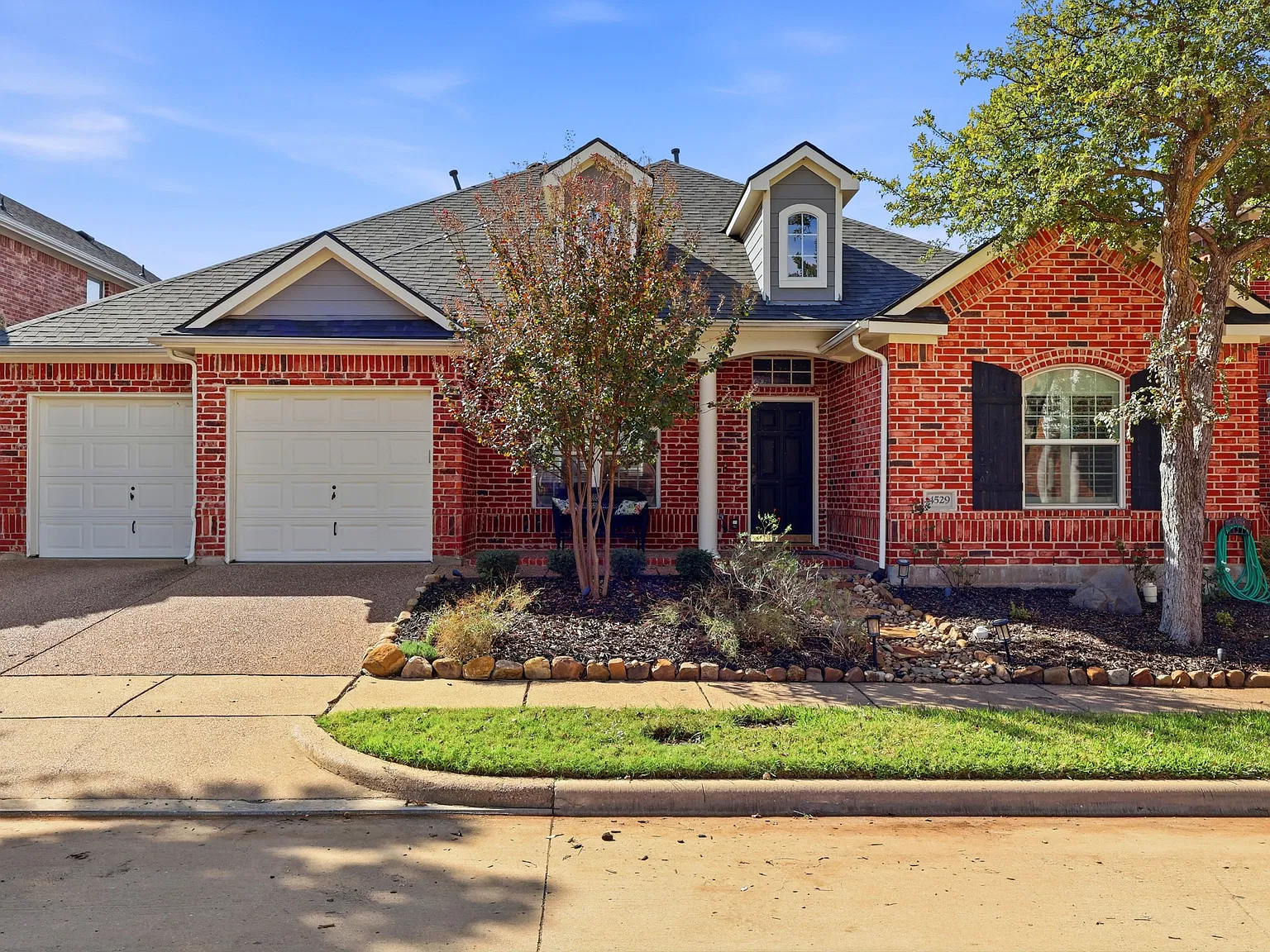 3 bed, 2039 sqft, $3,000 — Photo 1