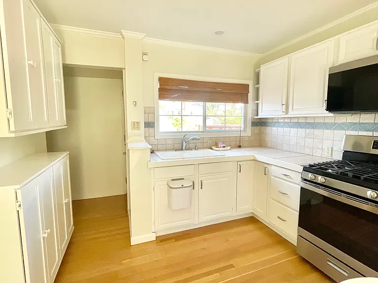 211 Cambridge Ave — Photo 9