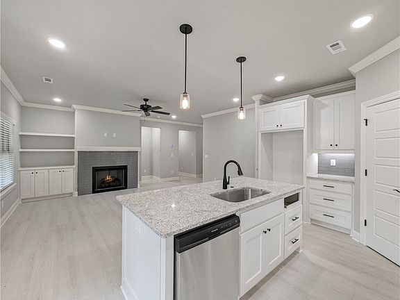3rd image of 25 Islay Cir