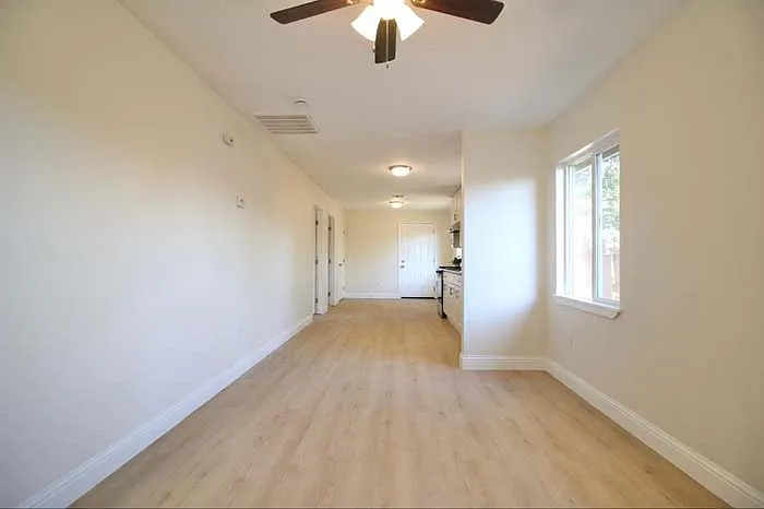 1346 N Safford Ave — Photo 4