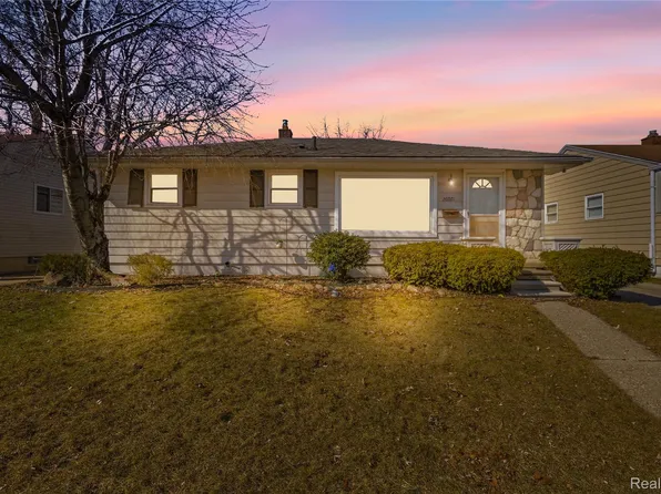 26071 Compson St, Roseville, MI 48066