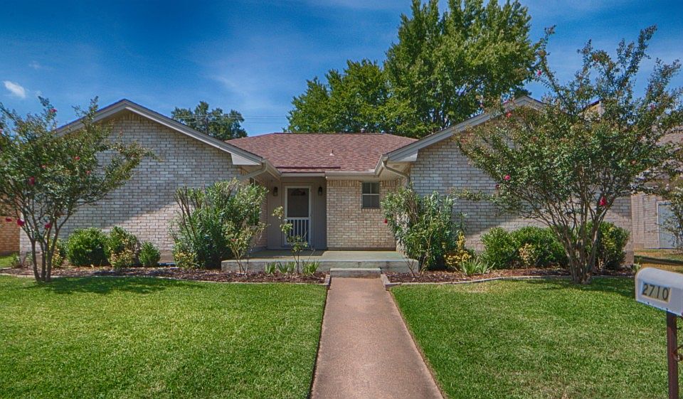 1st image of 2710 Camelot Dr