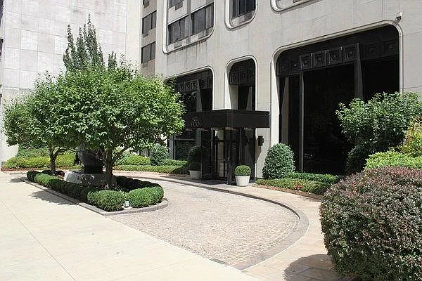 Sold by R New York | media 31