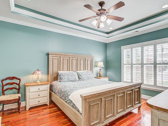 3rd image of 9909 Bellflower Way