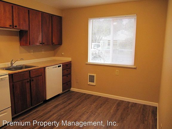 5th image of 1035 7th St NW #9299960