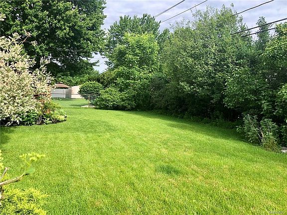 3rd image of 250 Oakbrook Dr