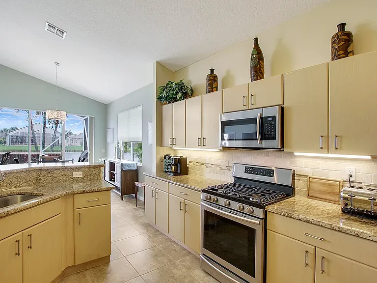 122 NW Swann Mill Cir — Photo 13