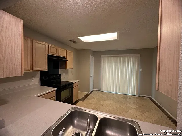3 bed, 2.0 bath, 1097 sqft, $1,395 — Photo 4