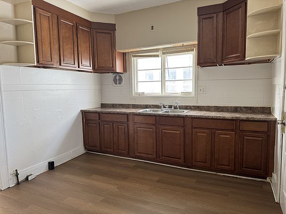 2nd image of 172-174 Rosewood Ter #172