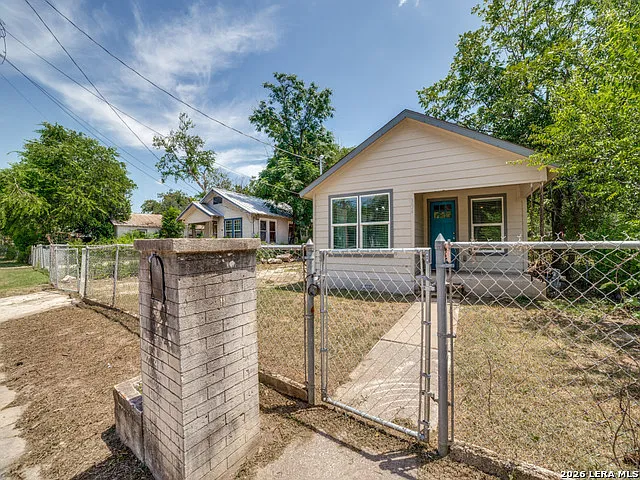 3 bed, 2.0 bath, 1473 sqft, $1,800 — Photo 1