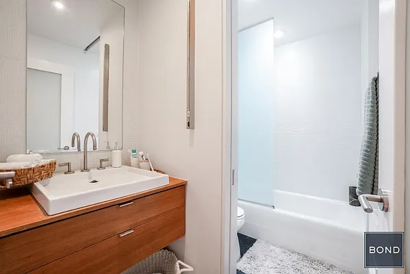 Rented by Bond New York | media 9