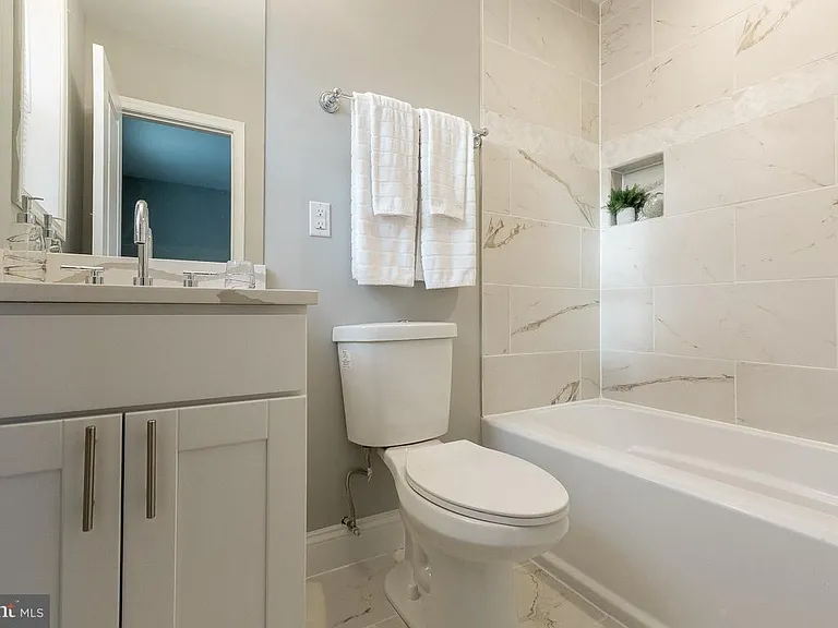 951 Jefferson St NE — Photo 14