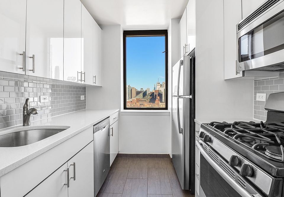 1st image of 520 W 43rd St APT 10E