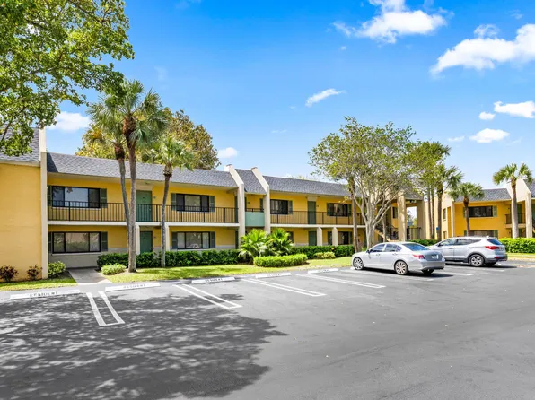 507 Meadows Circle, Boynton Beach, FL 33436