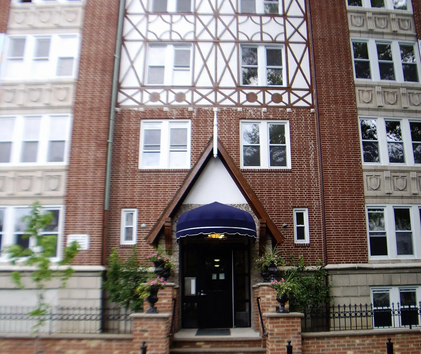 40 Lenox Ave — Photo 1