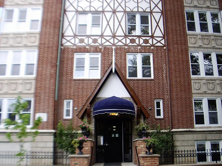 40 Lenox Ave — Photo 1