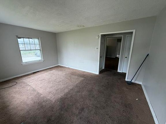 5th image of 574 Ralston St