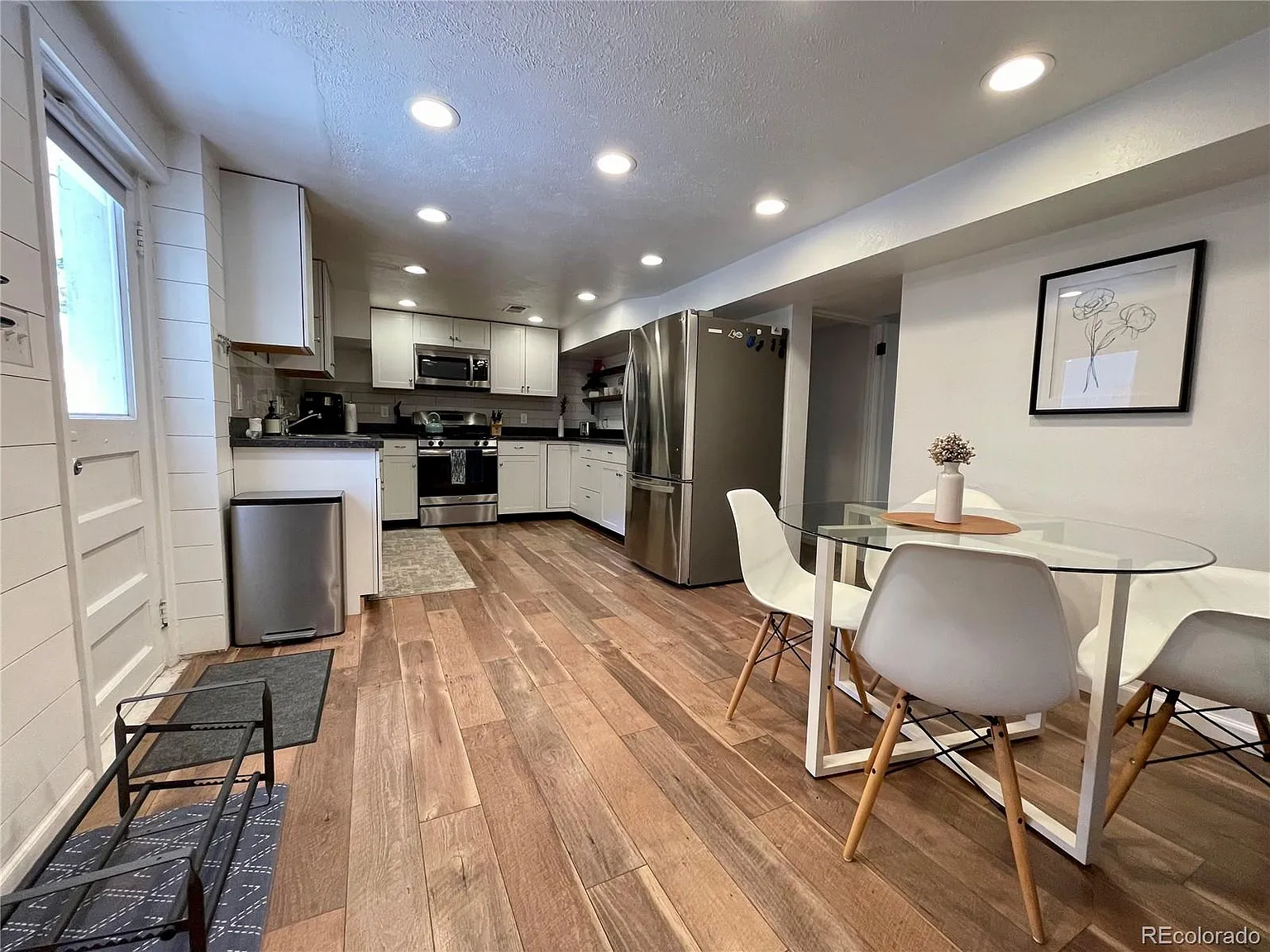 2 bed, 1.0 bath, 1200 sqft, $2,400 — Photo 1