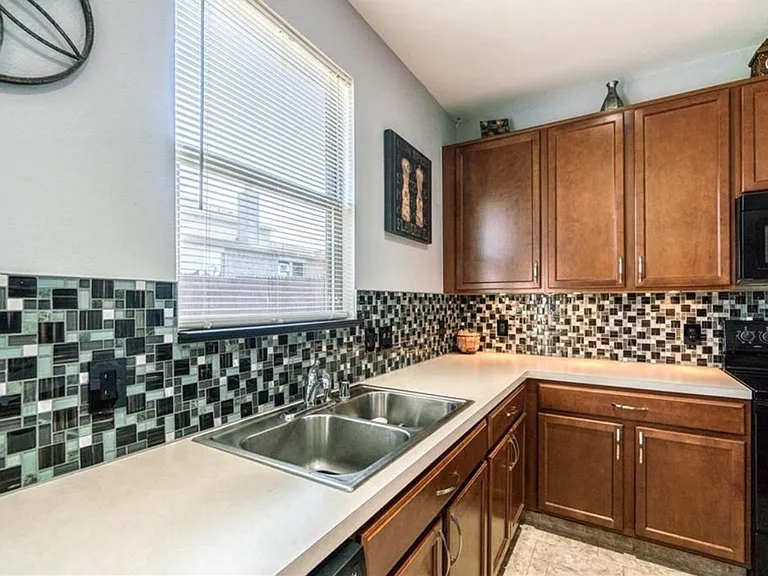 5425 Shady Springs Trl — Photo 7