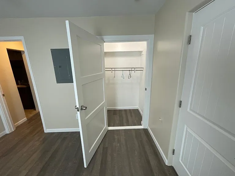 1214 E Elm St — Photo 11