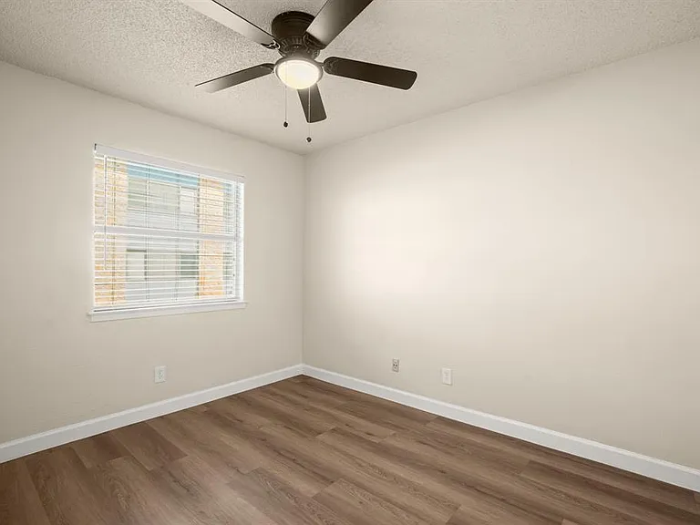 2408 Longview St #112 — Photo 12