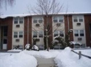 27 Sterry St APT 12, Pawtucket, RI 02860