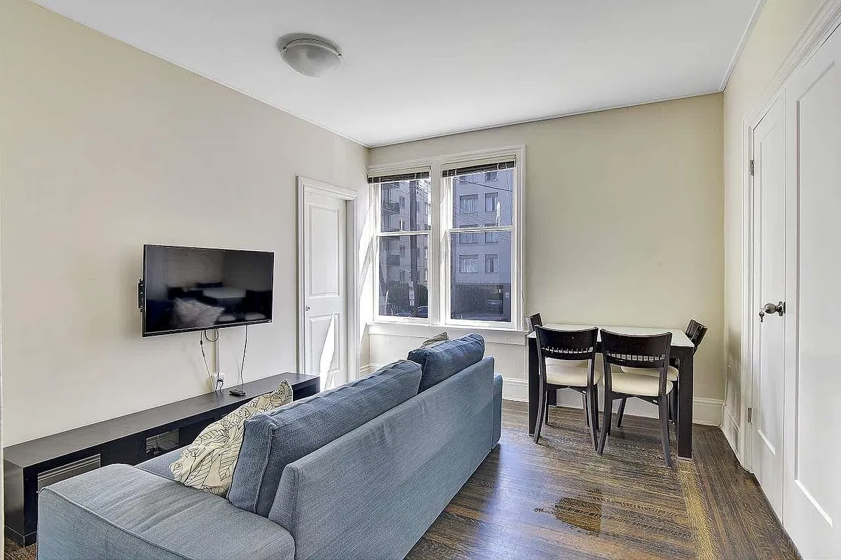 Building Photo - 935 Jervis St #10