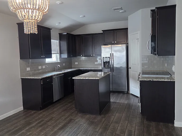 945 Cypress Ml — Photo 6