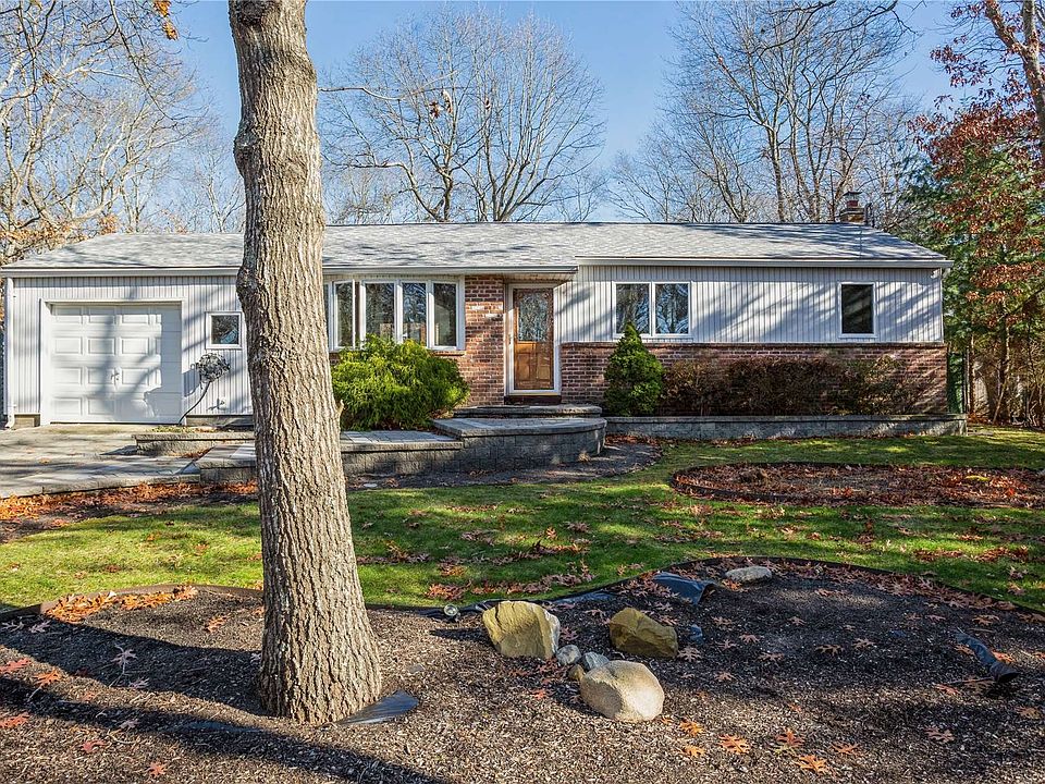 22 Columbine Avenue, Hampton Bays, NY 11946 Zillow