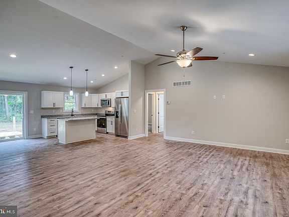 2nd image of 305 Coon Run Ln