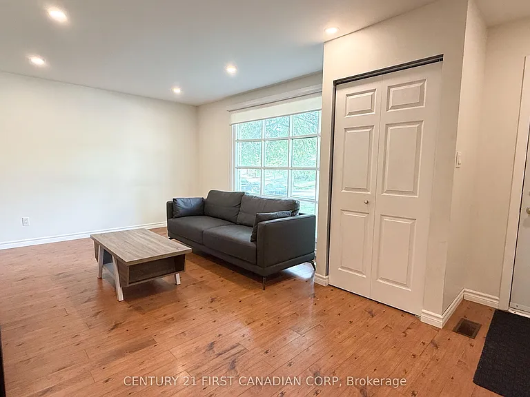 453 Castlegrove Blvd #UPPER — Photo 6
