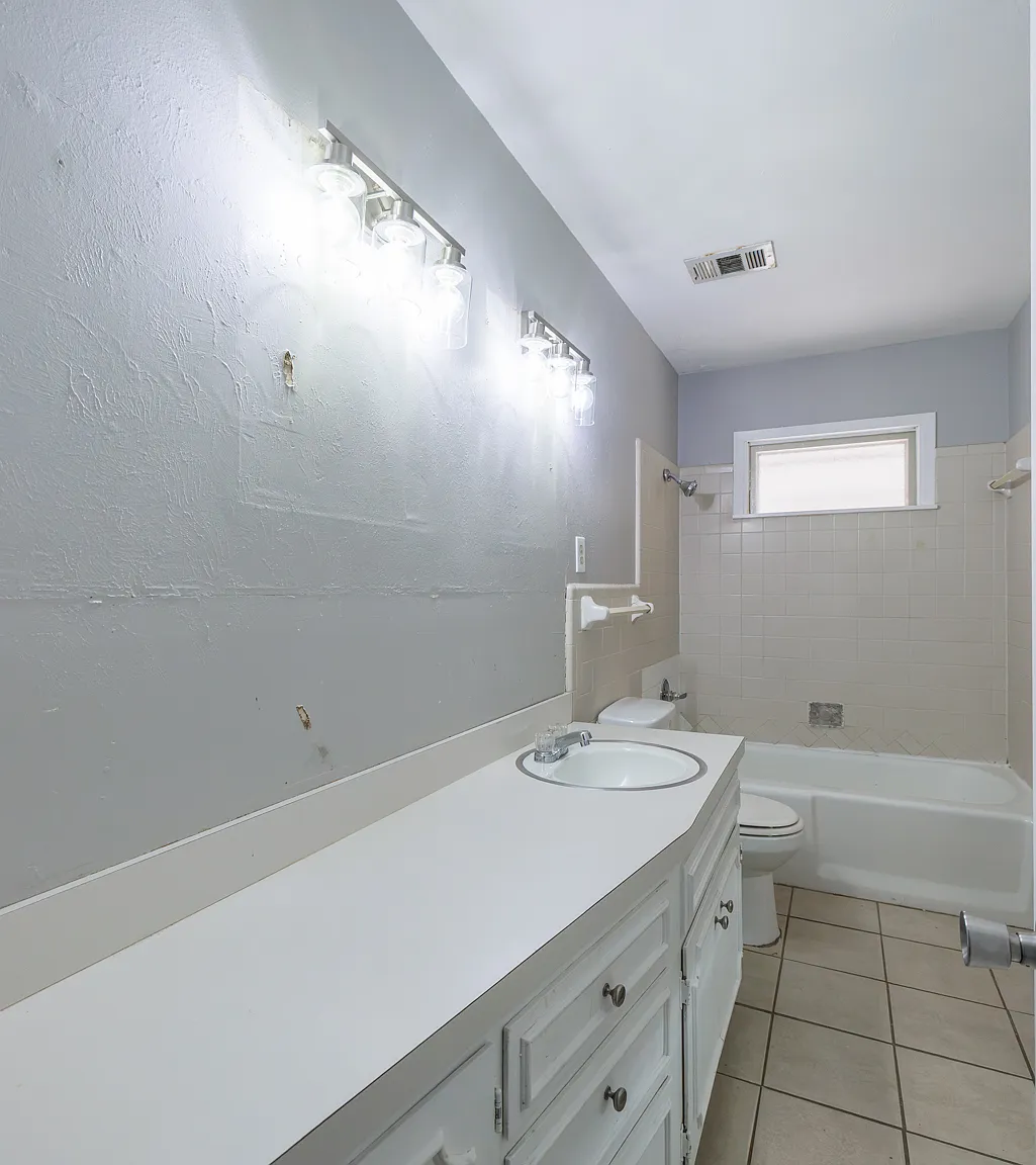 3 bed, 1118 sqft, $1,700 — Photo 1